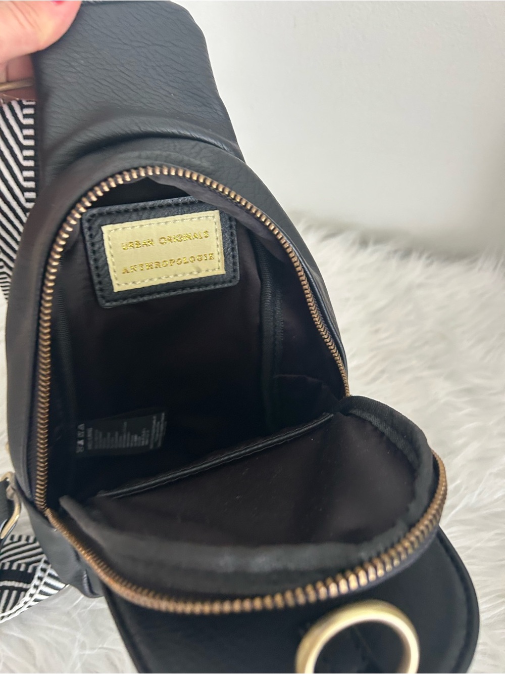 Urban Originals Black Vegan Leather Sling Backpack Crossbody Bag Guitar Strap - Picture 8 of 13